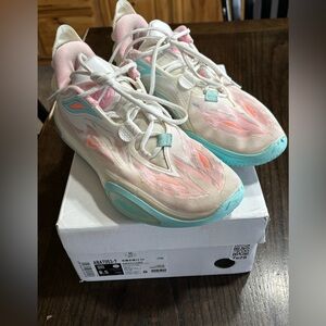 Men’s size .8.5 Way of Wade Family Love basketball shoes, some wear see photos